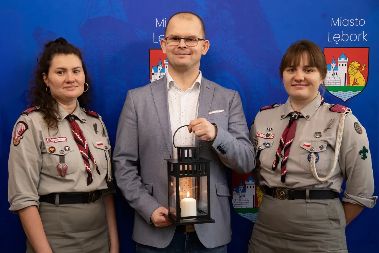 Betlejemskie Światełko Nadziei dotarło do lęborskiego Ratusza